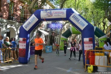 Llegada de los participantes de la I Marcha Solidaria a favor del Raquel Payà