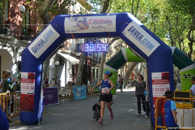 49 Arribada dels participants de la I Marxa Solidària a favor del Raquel Payà
