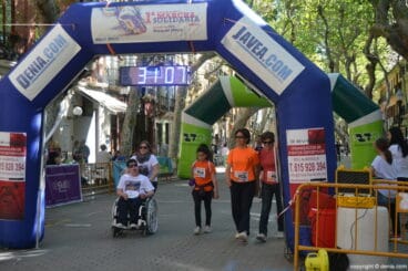 Llegada de los participantes de la I Marcha Solidaria a favor del Raquel Payà