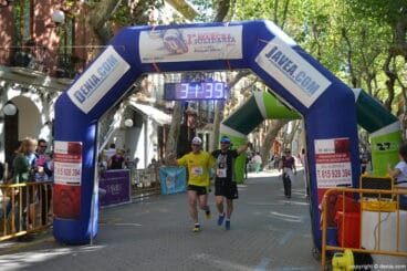 Llegada de los participantes de la I Marcha Solidaria a favor del Raquel Payà