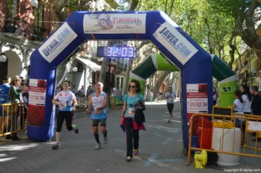 Llegada de los participantes de la I Marcha Solidaria a favor del Raquel Payà
