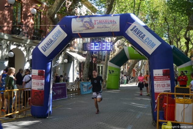 61 Arribada dels participants de la I Marxa Solidària a favor del Raquel Payà