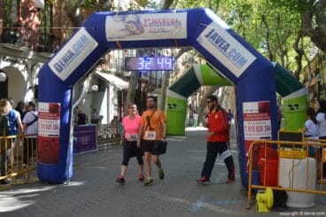 Llegada de los participantes de la I Marcha Solidaria a favor del Raquel Payà