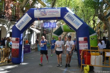 Llegada de los participantes de la I Marcha Solidaria a favor del Raquel Payà