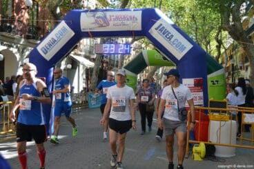 Llegada de los participantes de la I Marcha Solidaria a favor del Raquel Payà