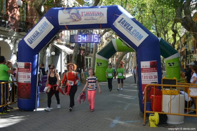 73 Arribada dels participants de la I Marxa Solidària a favor del Raquel Payà