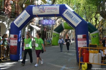 Llegada de los participantes de la I Marcha Solidaria a favor del Raquel Payà