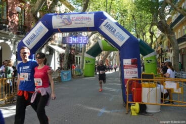 Llegada de los participantes de la I Marcha Solidaria a favor del Raquel Payà