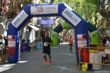 Llegada de los participantes de la I Marcha Solidaria a favor del Raquel Payà