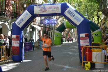 Llegada de los participantes de la I Marcha Solidaria a favor del Raquel Payà