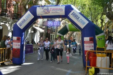Llegada de los participantes de la I Marcha Solidaria a favor del Raquel Payà