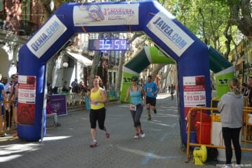 Llegada de los participantes de la I Marcha Solidaria a favor del Raquel Payà