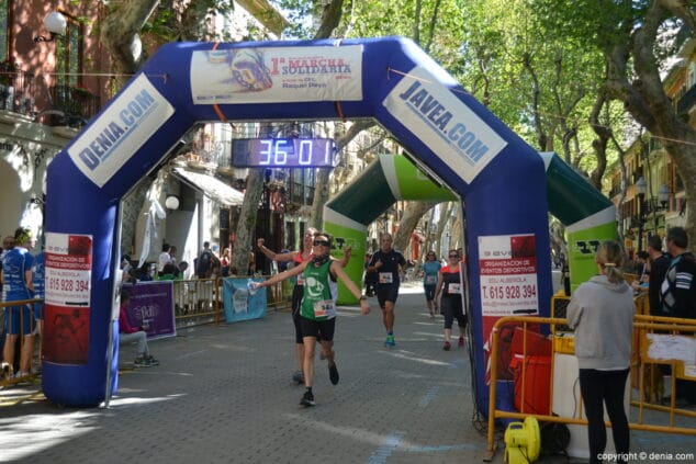 87 Arribada dels participants de la I Marxa Solidària a favor del Raquel Payà