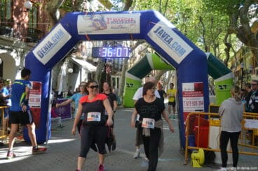 Llegada de los participantes de la I Marcha Solidaria a favor del Raquel Payà