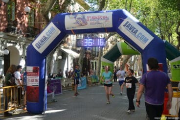 Llegada de los participantes de la I Marcha Solidaria a favor del Raquel Payà