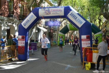 Llegada de los participantes de la I Marcha Solidaria a favor del Raquel Payà