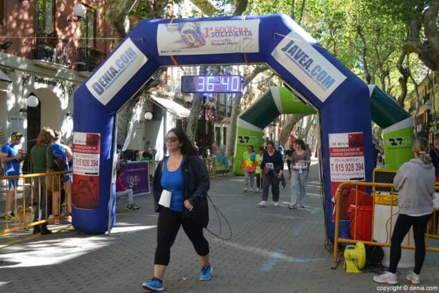 93 Arribada dels participants de la I Marxa Solidària a favor del Raquel Payà