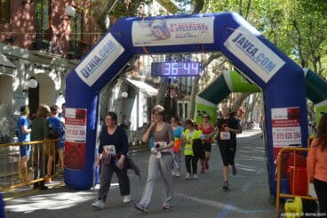 Llegada de los participantes de la I Marcha Solidaria a favor del Raquel Payà