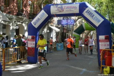 Llegada de los participantes de la I Marcha Solidaria a favor del Raquel Payà