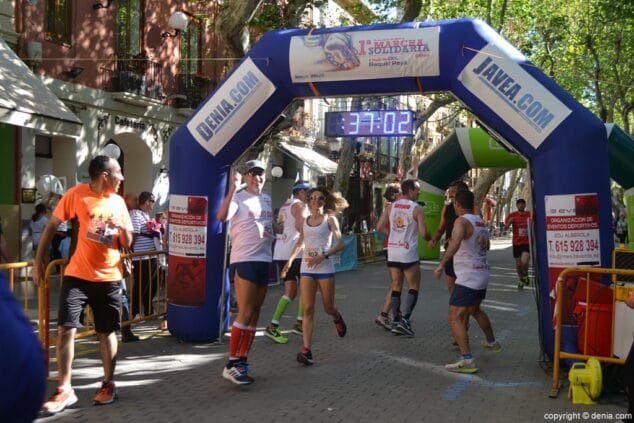 99 Arribada dels participants de la I Marxa Solidària a favor del Raquel Payà