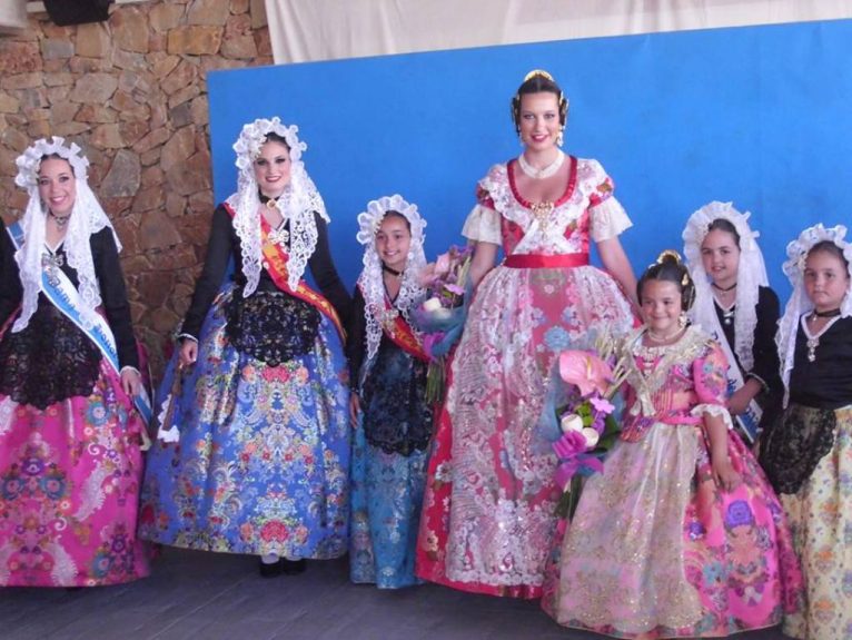 Alejandra Pastor con Bellezas del Fuego de Alicante