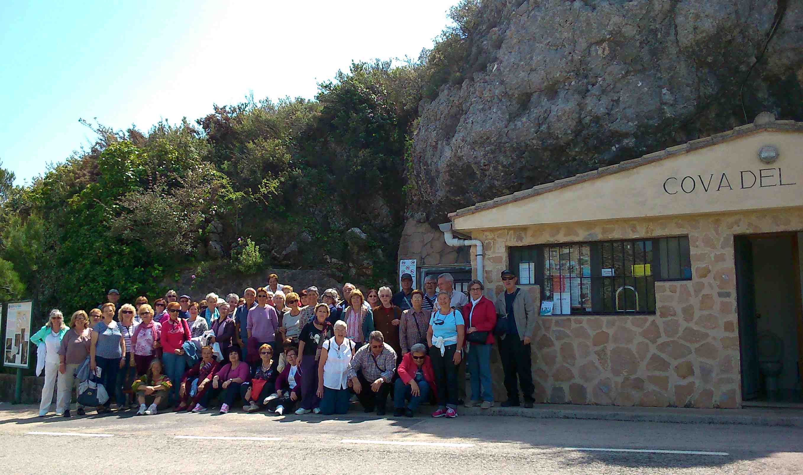 Los alumnos de las Aulas de la Experiencia viajan a la Cova del Rull 1 Alumnos de las Aulas de la Experiencia visitan la Cova del Rull