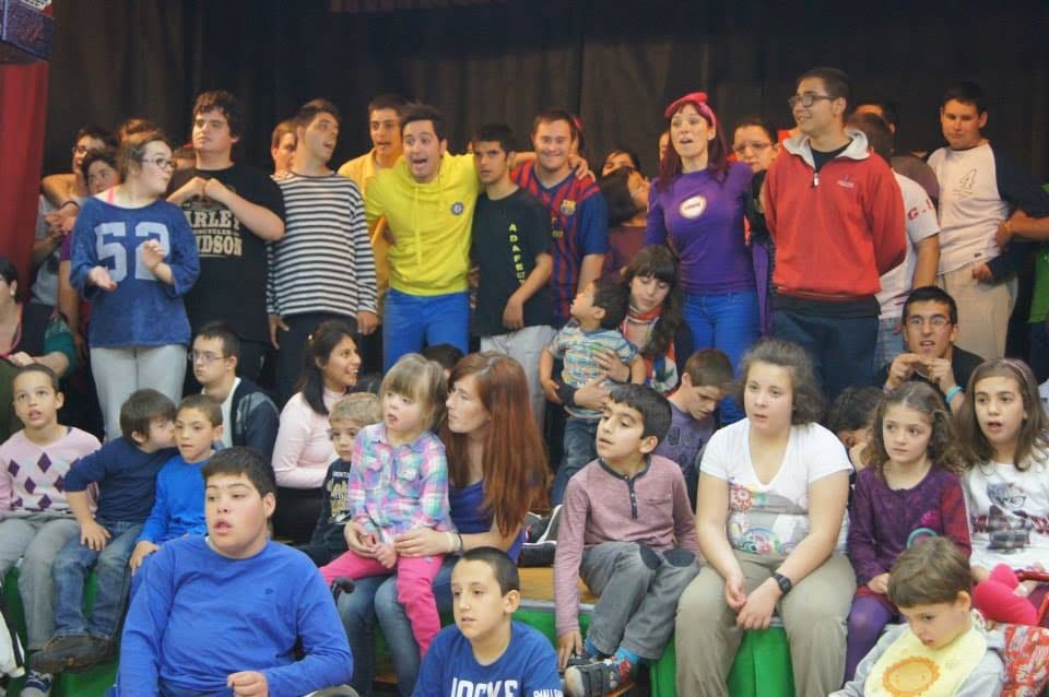 El CEE Raquel Payà de Dénia gana 1.500€ gracias a un concurso de Facebook 2 Alumnos del colegio Raquel Payà de Dénia
