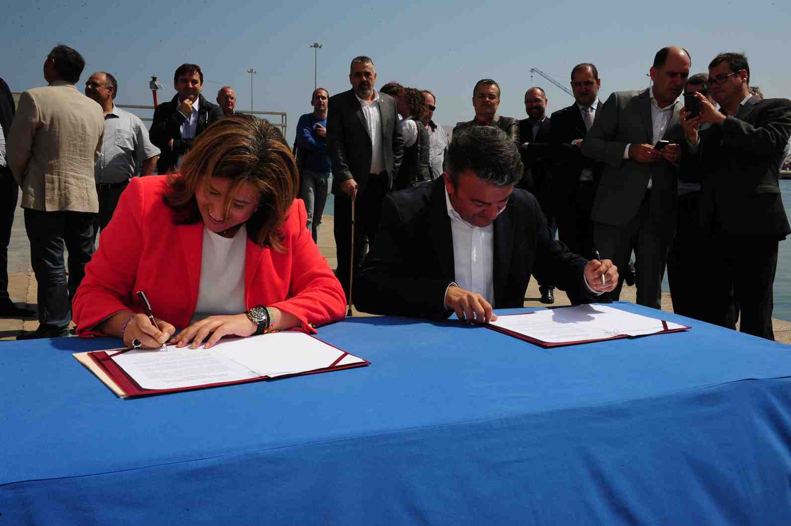 Ana Kringe y Jose Chulvi en la forma de la declaración contra los sondeos petrolíferos