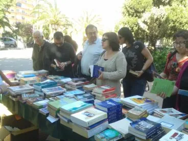 Asistentes a la mesa 1libro x 1 kg