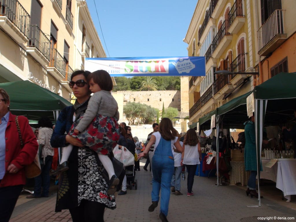 Lleno absoluto durante el Día del Stock de Dénia 1 Calle Diana Día del Stock Dénia