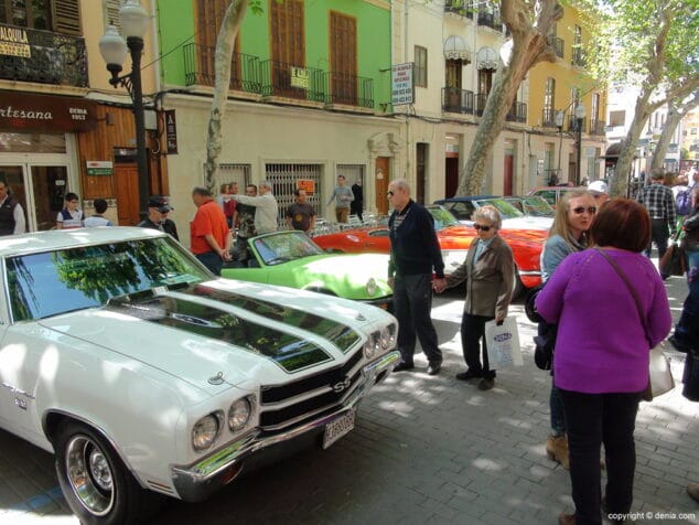 Coches antiguos en el Classic Racing Revival Dénia