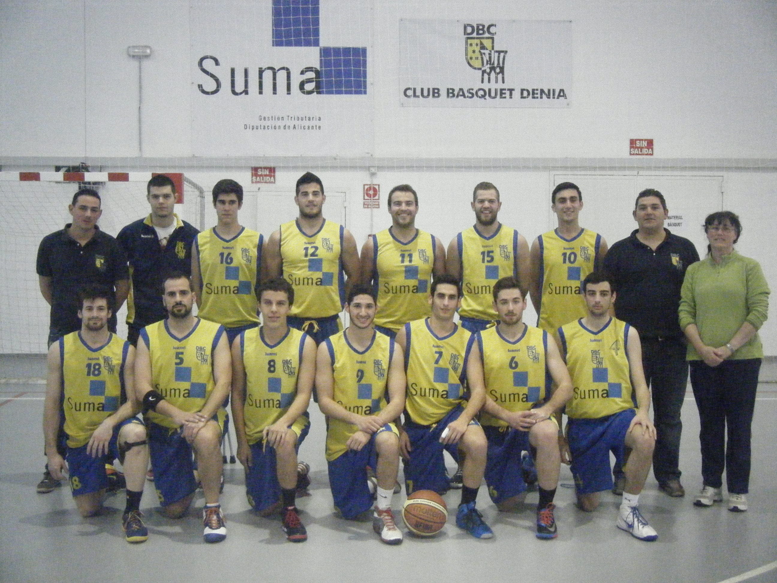El Dénia Básquet fue claramente superado por el CB. Jorge Juan Novelda (86-44) 1 Luis Suances con su equipo del Dénia Básquet senior masculino