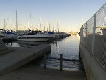 El PSPV denuncia la falta de una rampa para varar las embarcaciones