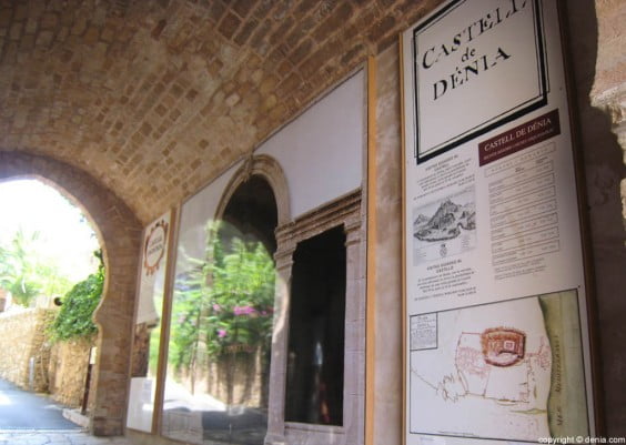 Entrada al Castillo de Dénia
