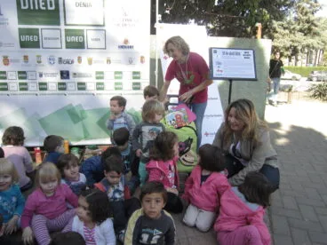 Escolares en la mesa 1libro x 1 kilo