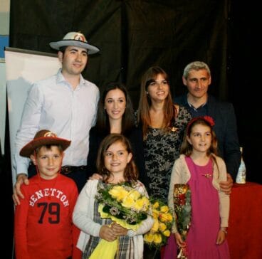 Falleras Mayores de Dénia y Presidente de La Junta Local Fallera Junto con los cargos de la Falla Oeste 2014 2015