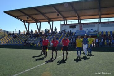Gradas semivacias en el Campo Diego Mena