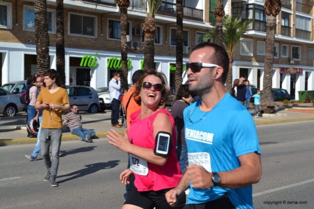 Said Day venció el XI Cuarto de Maratón de Dénia 2 Los hermanos Pozuelo en pleno esfuerzo