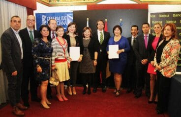 Pepa Sivera recollint els habitatges dle fons de la Generalitat