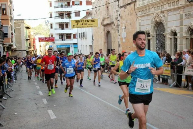 El equipo Denia.com dio la cara en la Cursa Popular de Pedreguer 5 Ramón Sendra a su primer paso por meta