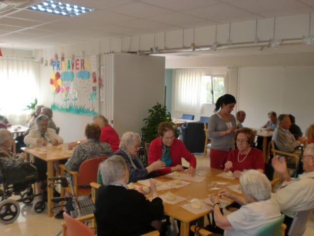 Taller Elaboración de monas Residencia Santa Llúcia