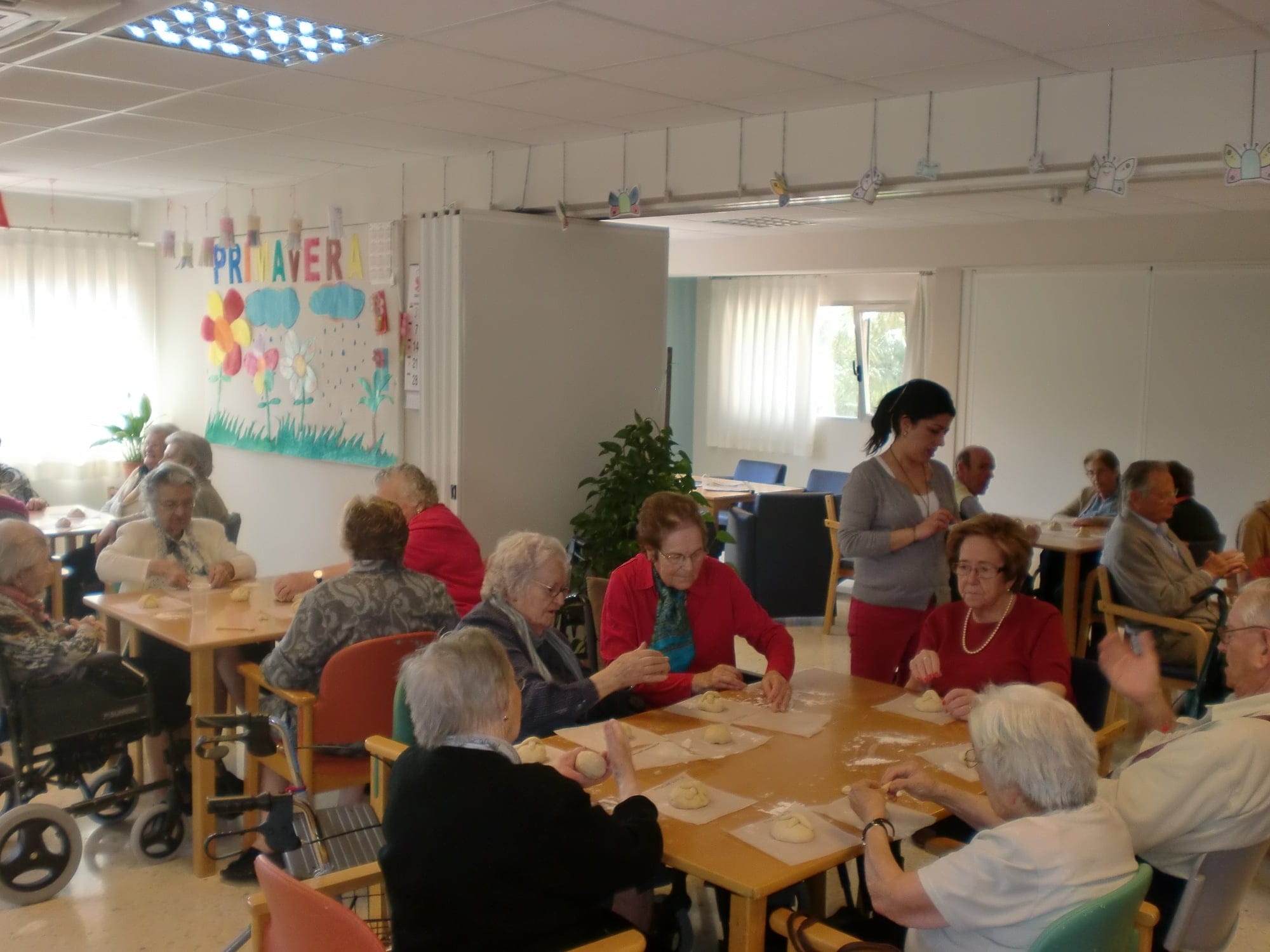 Taller Elaboración de monas Residencia Santa Llúcia