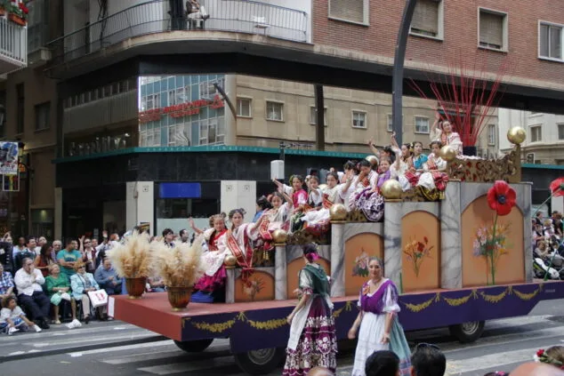 carroza de la reina infantil de la primavera de Murcia 2014