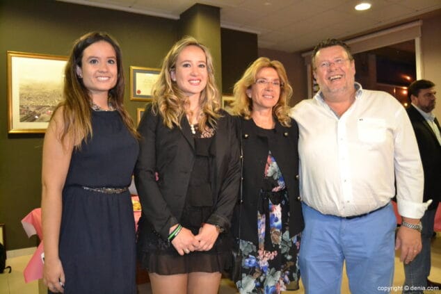 11 Carla Petrie y su familia
