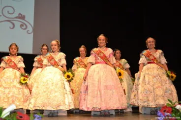 Corte de honor de Paloma Mengual