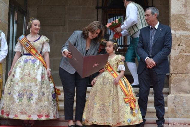 30 Entrega de los nombramientos oficiales a las Falleras Mayores de Dénia 2015