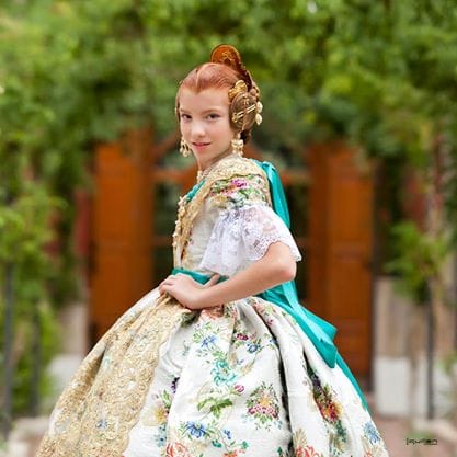 Once niñas y siete jóvenes, candidatas a Falleras Mayores de Dénia 2015 1 Adela Chornet Falla Centro