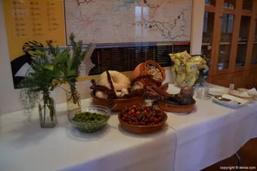 Albergue del Serpis – Mesa de bienvenida