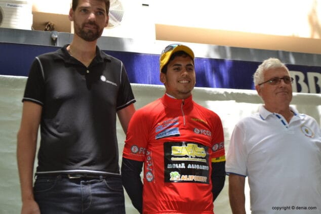 Alejandro Martínez con el maillot de líder de la montaña de la Challengue