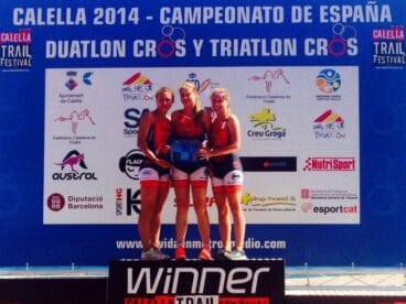 Andrea Fernández junto a Naomi y Nerea Segui